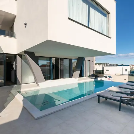 Vakantiehuis Stunning In With Sauna Pula