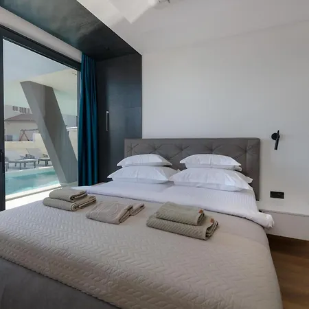 In With Sauna * Póla