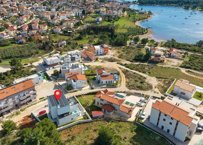 Vikendica In With Sauna Pula